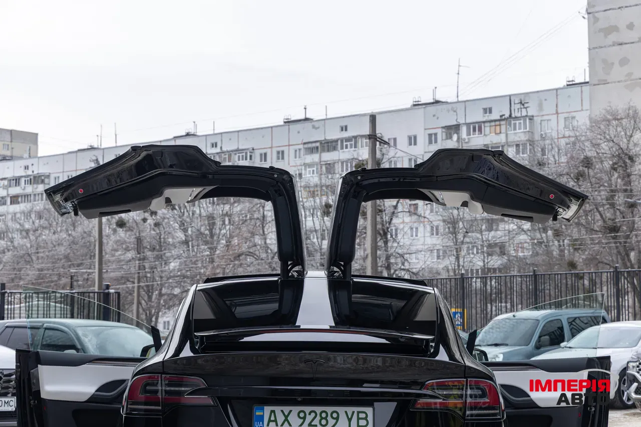 Tesla Model X - фото 21