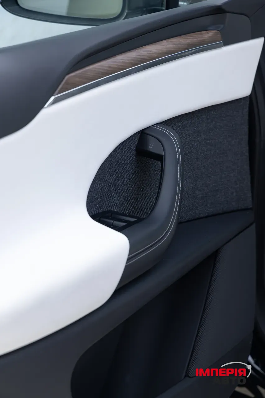 Tesla Model X - фото 31