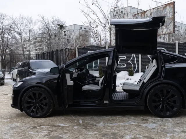 Tesla Model X - фото 4