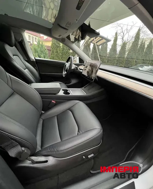 Tesla Model Y - фото 6