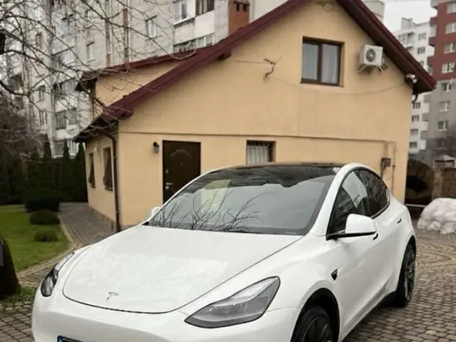 Tesla Model Y - фото 1