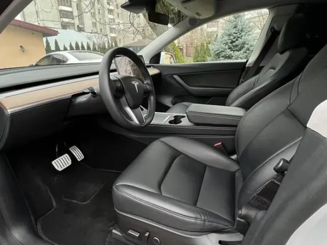 Tesla Model Y - фото 3