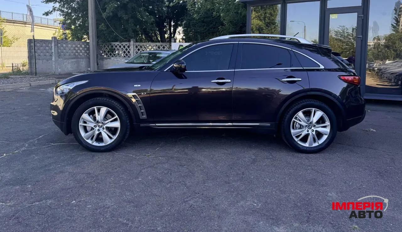 Infiniti QX70 - фото 1