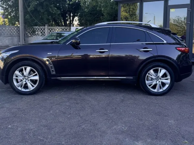 Infiniti QX70 - фото 1