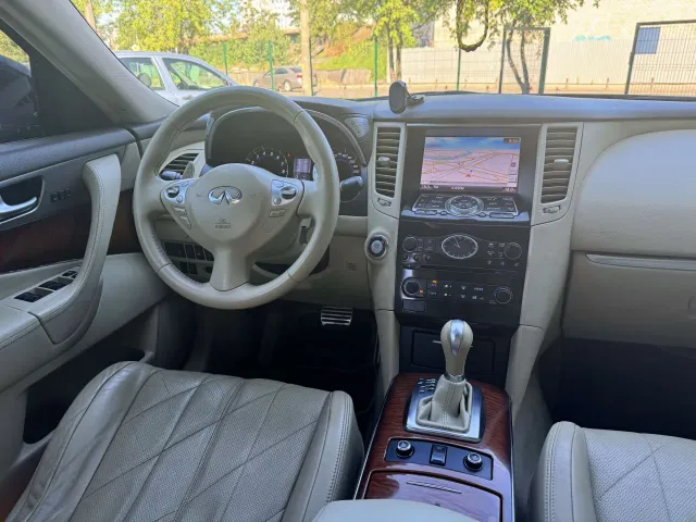 Infiniti QX70 - фото 3