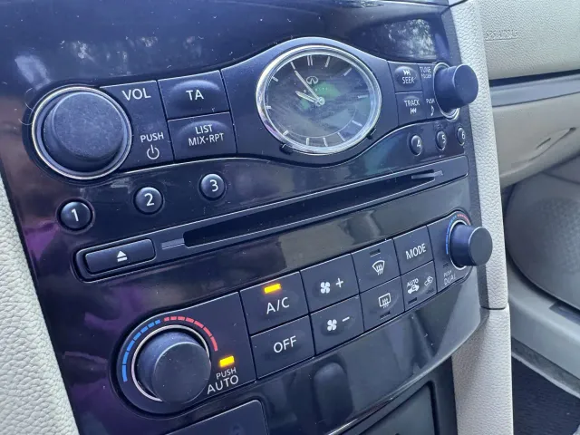 Infiniti QX70 - фото 5