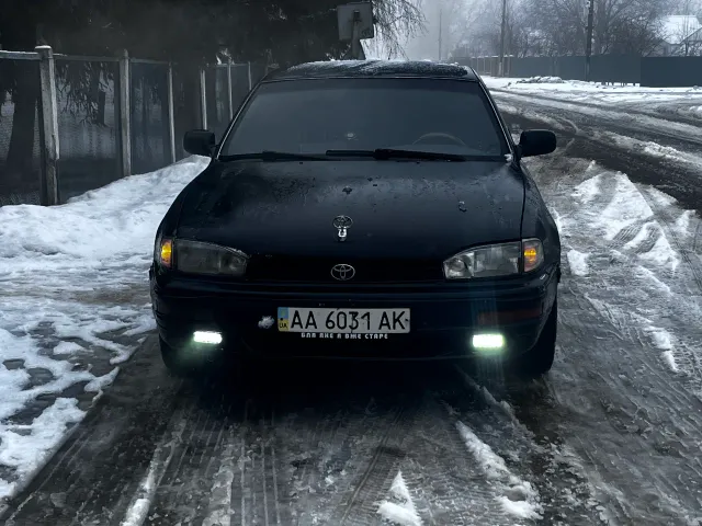 Toyota Camry - фото 1
