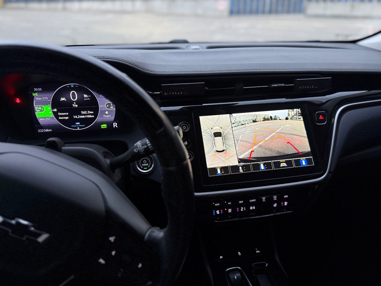 Chevrolet Bolt EUV - фото 11