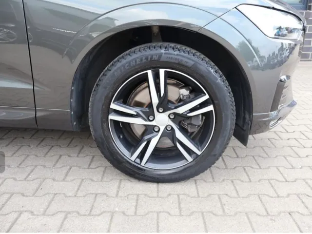 Volvo XC60 - фото 3