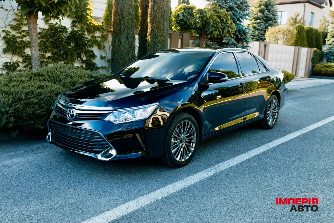 Toyota Camry - фото 3