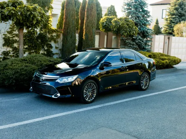 Toyota Camry - фото 2