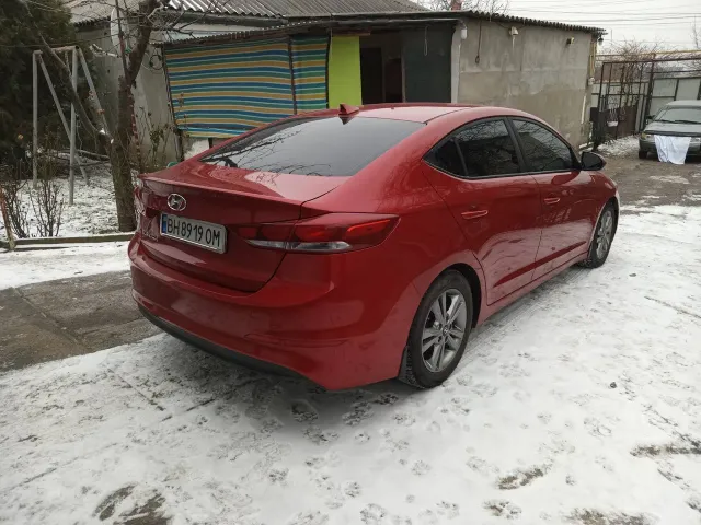 Hyundai Elantra - фото 4
