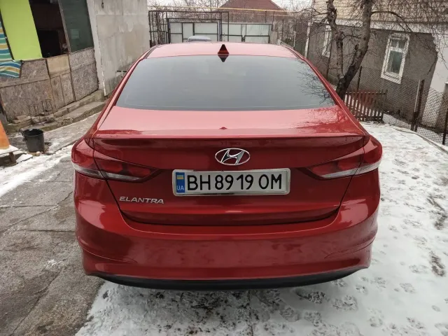 Hyundai Elantra - фото 5