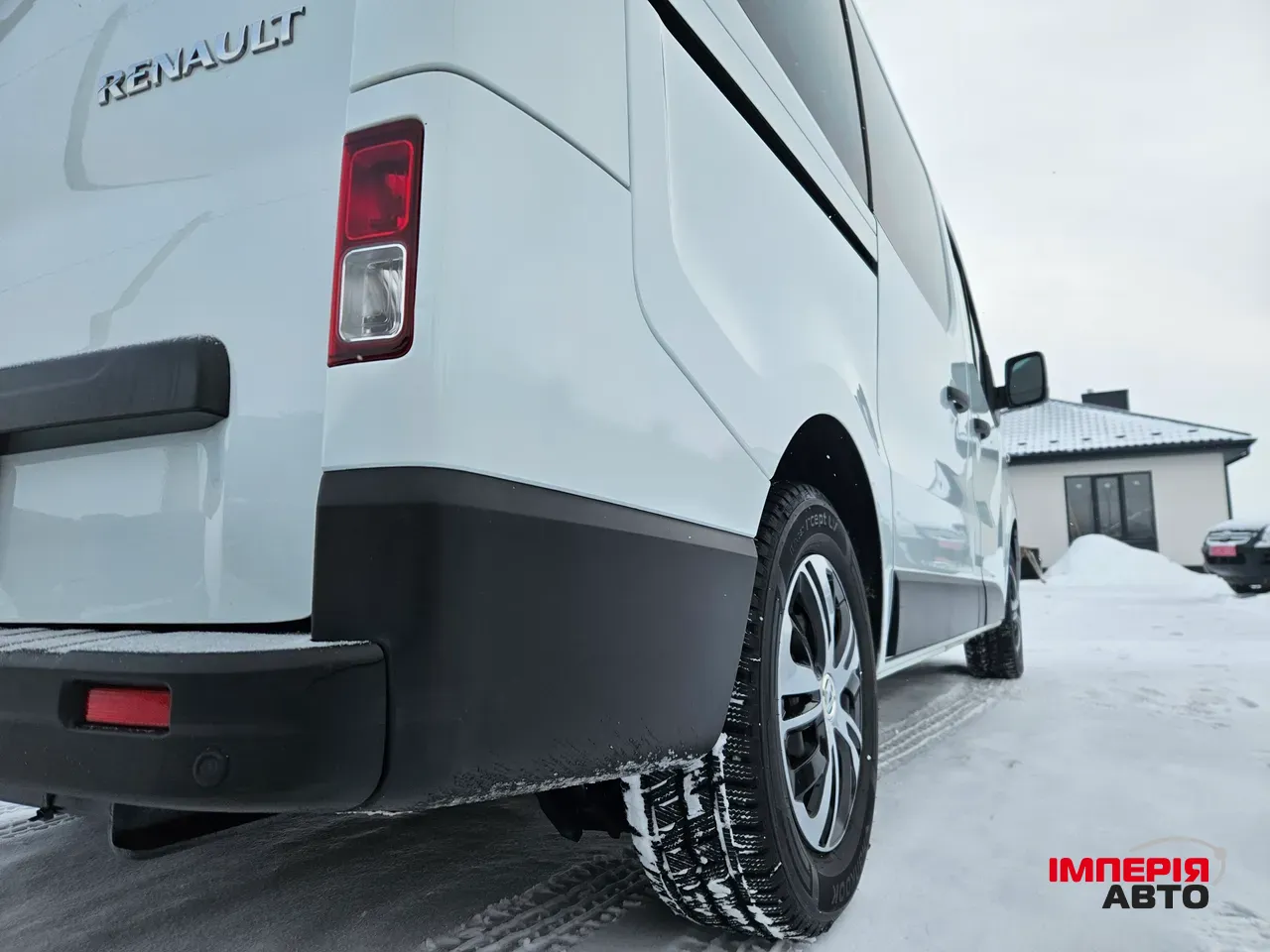 Renault Trafic - фото 16