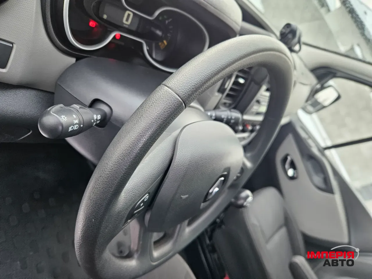 Renault Trafic - фото 29