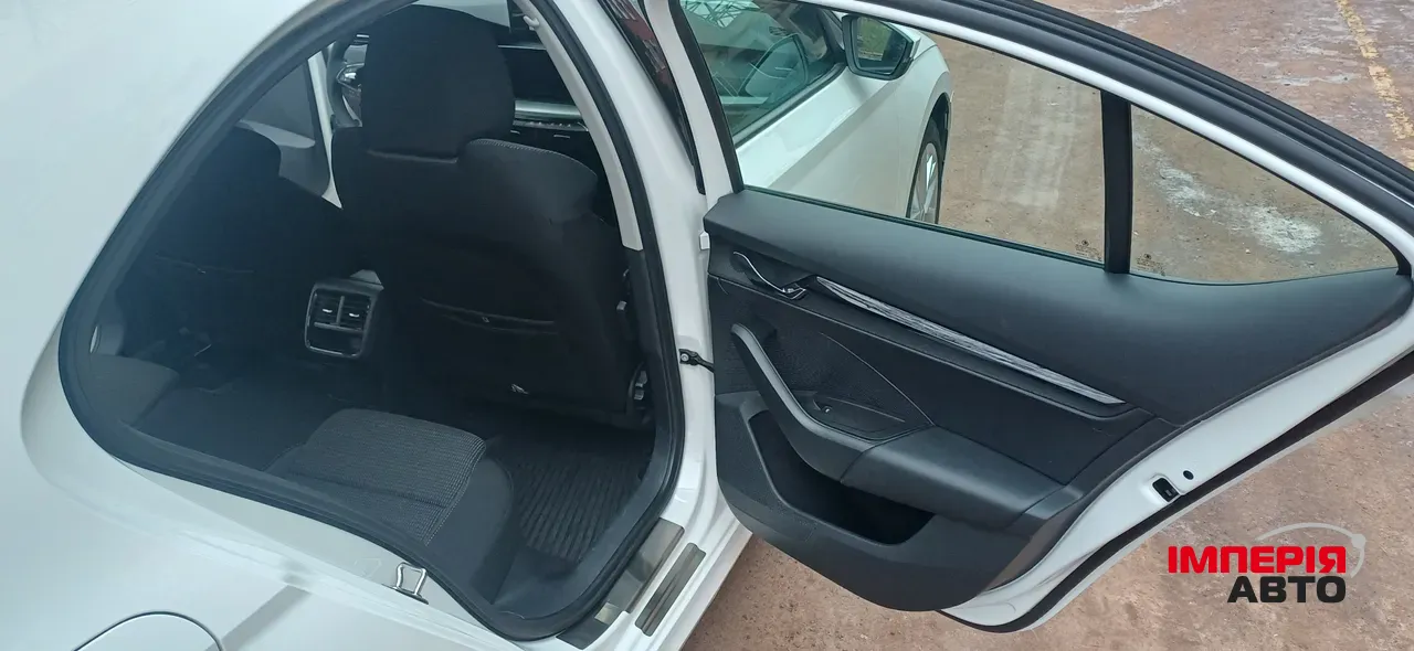 Skoda Octavia - фото 8