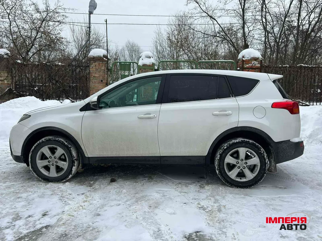 Toyota RAV4 - фото 7