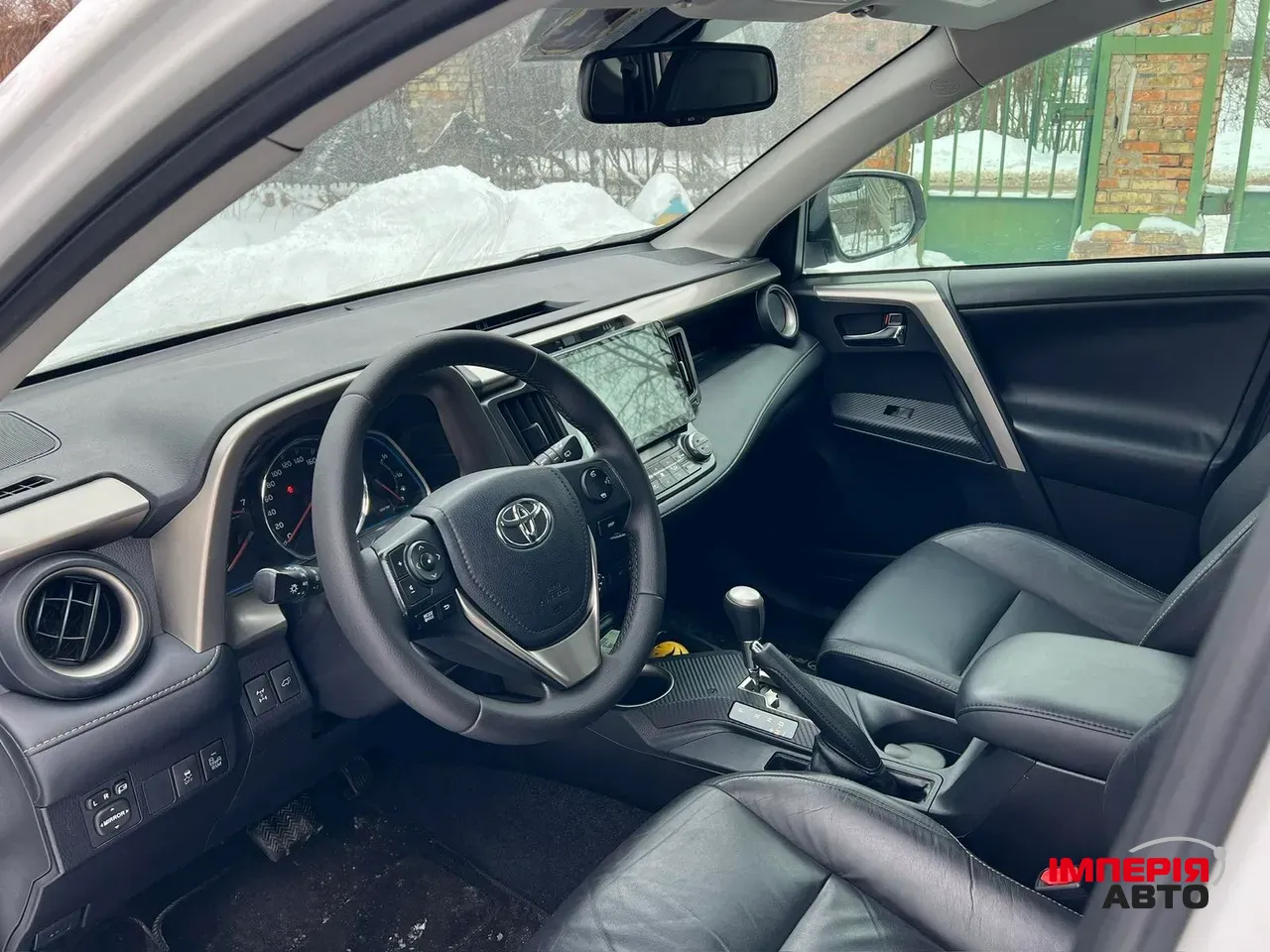 Toyota RAV4 - фото 8