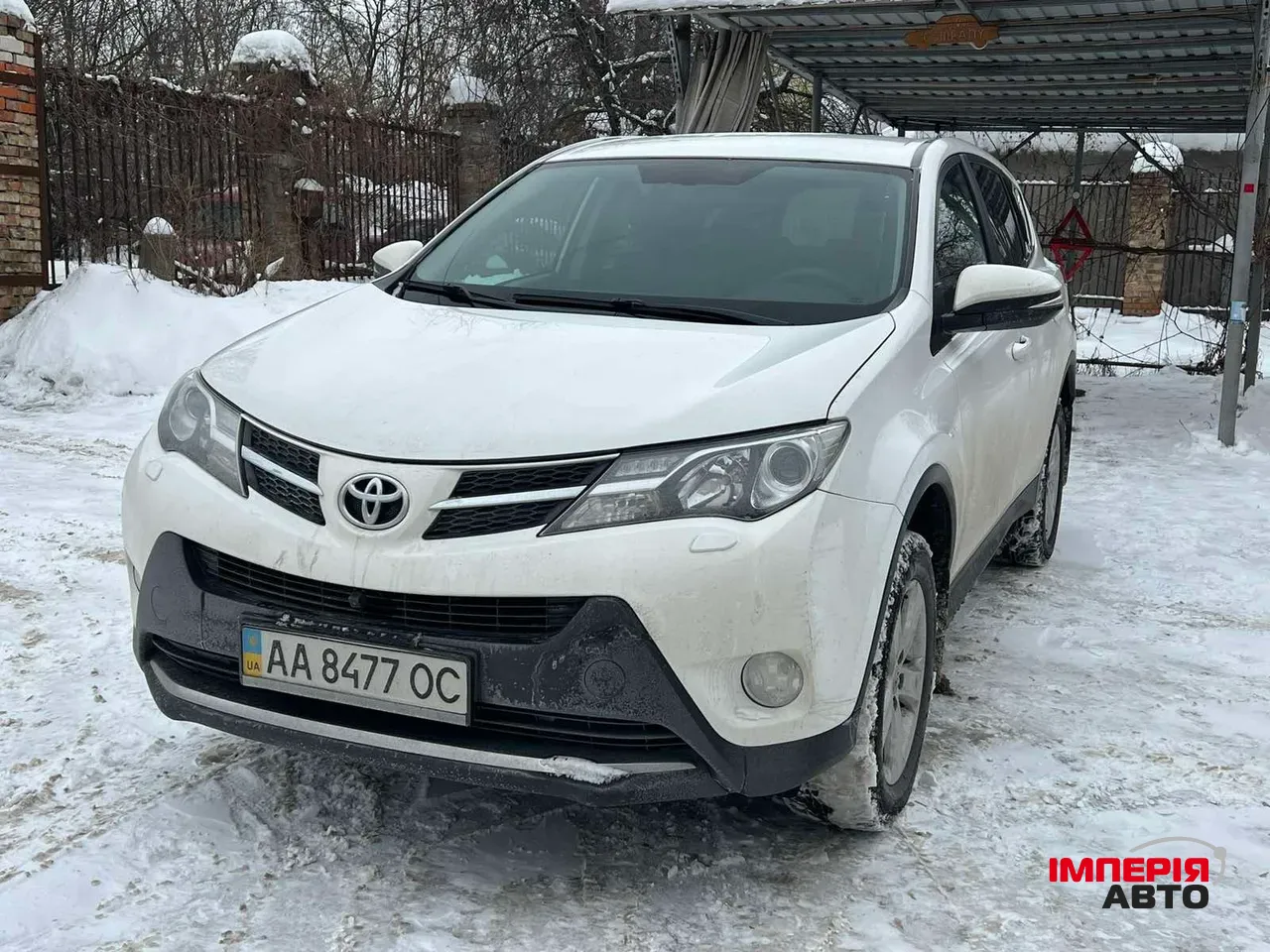 Toyota RAV4 - фото 1