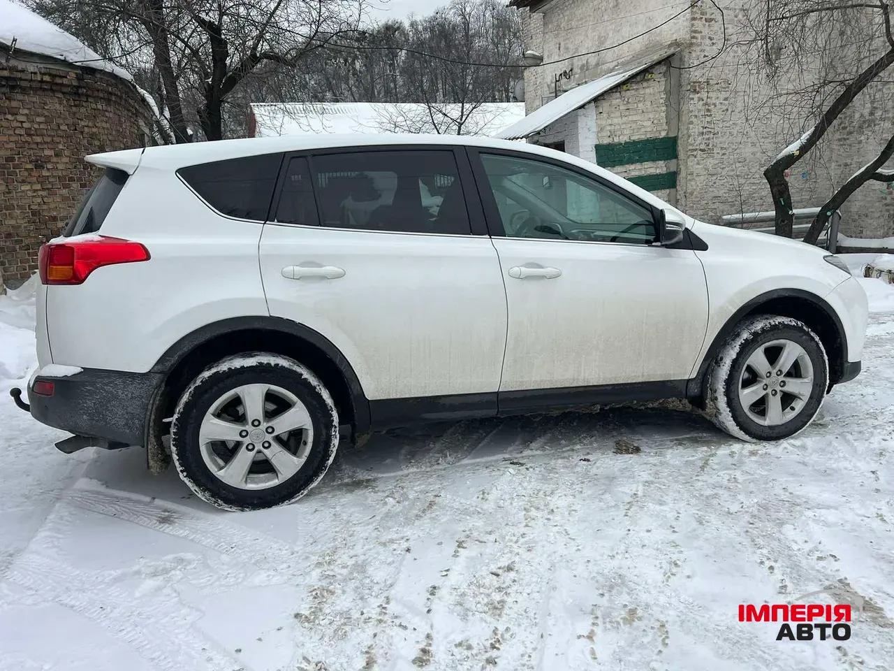 Toyota RAV4 - фото 3