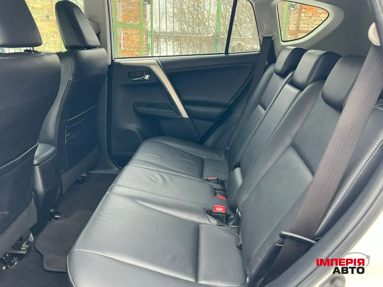 Toyota RAV4 - фото 9