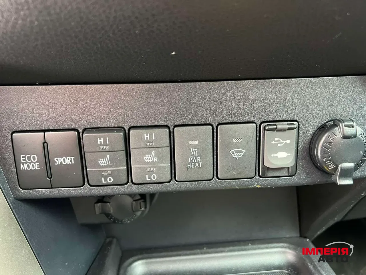 Toyota RAV4 - фото 13