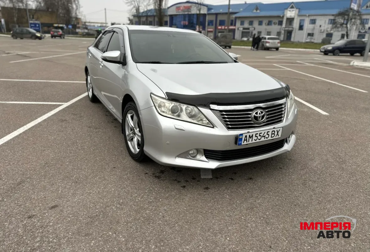 Toyota Camry - фото 3