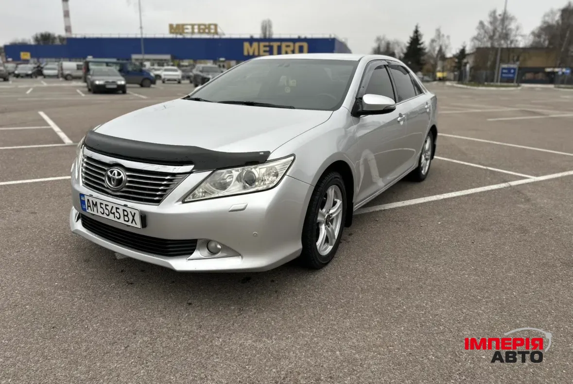 Toyota Camry - фото 2