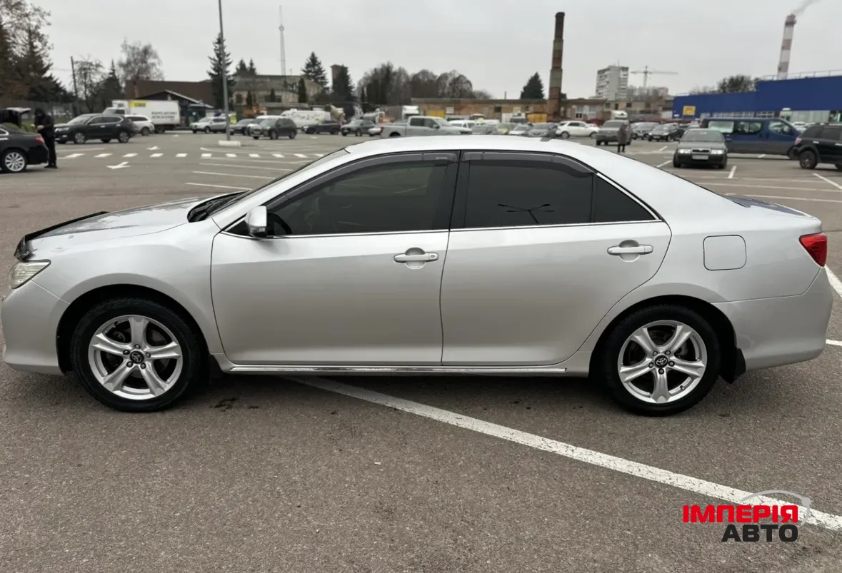 Toyota Camry - фото 4