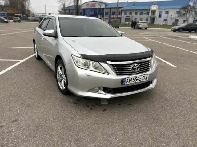 Toyota Camry - фото 3