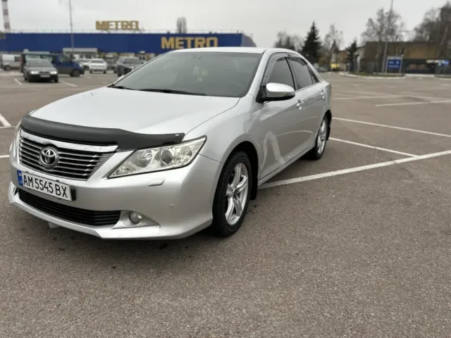 Toyota Camry - фото 2