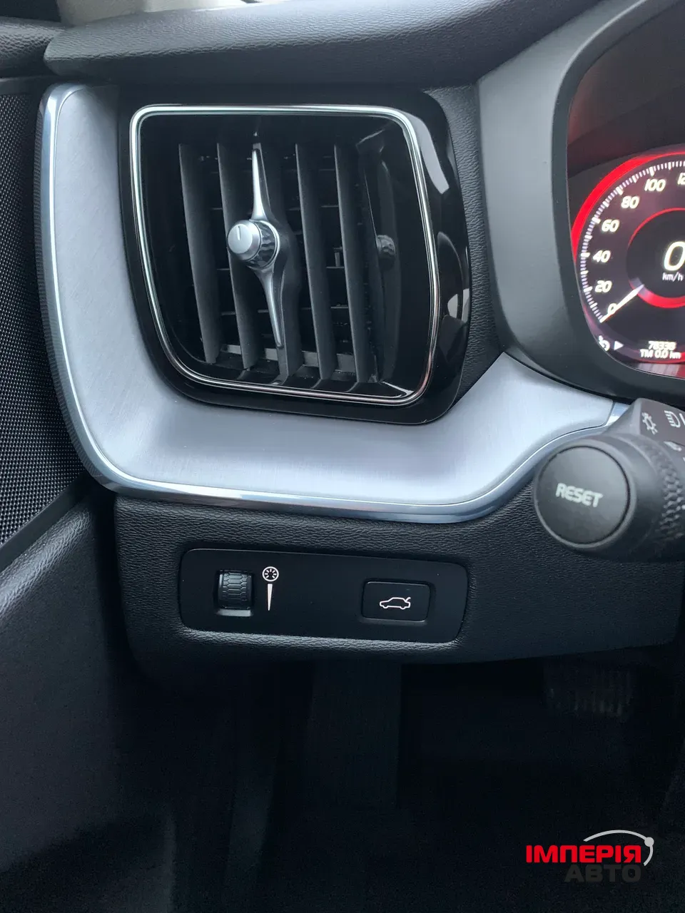 Volvo XC60 - фото 36