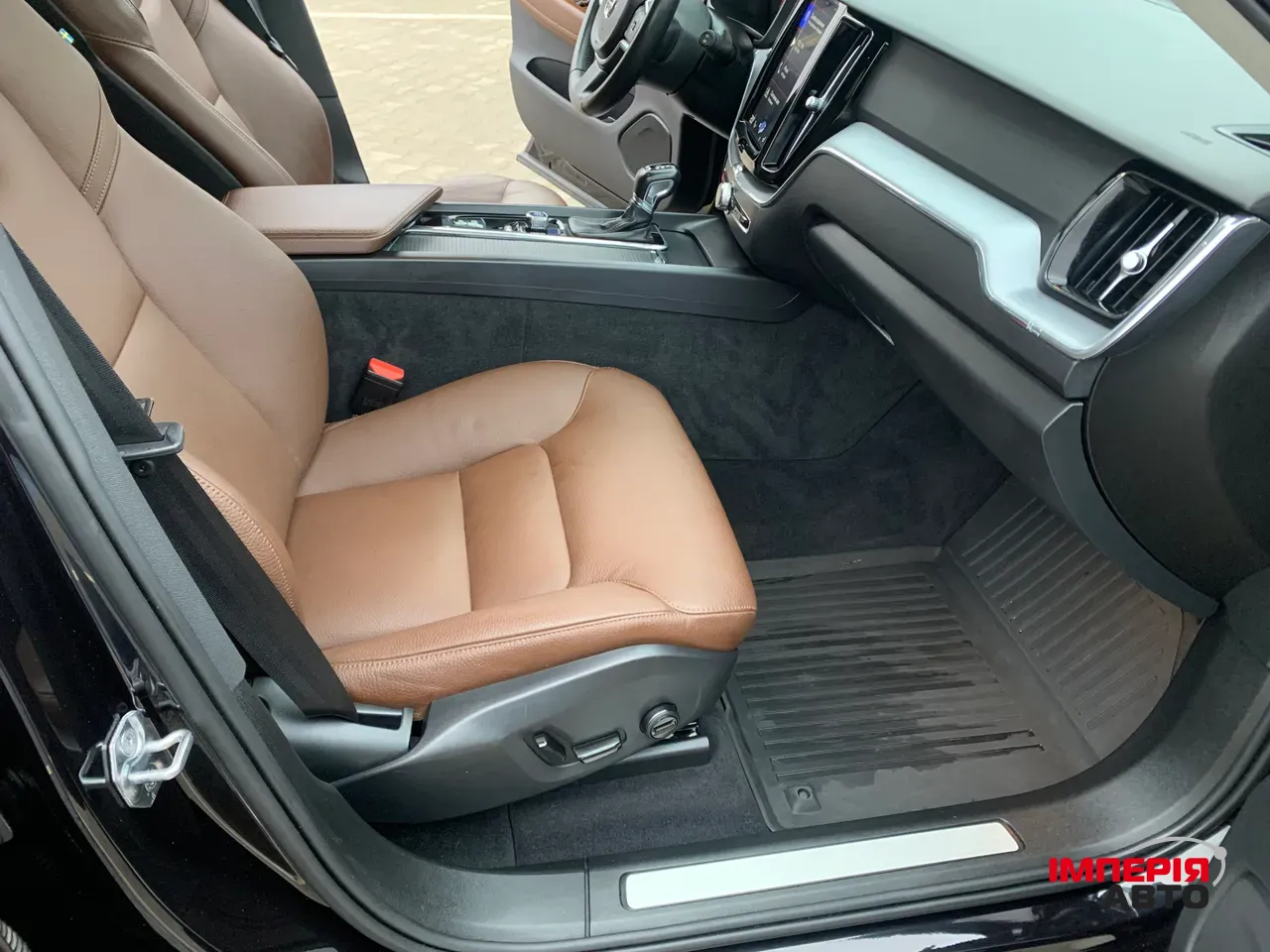 Volvo XC60 - фото 29