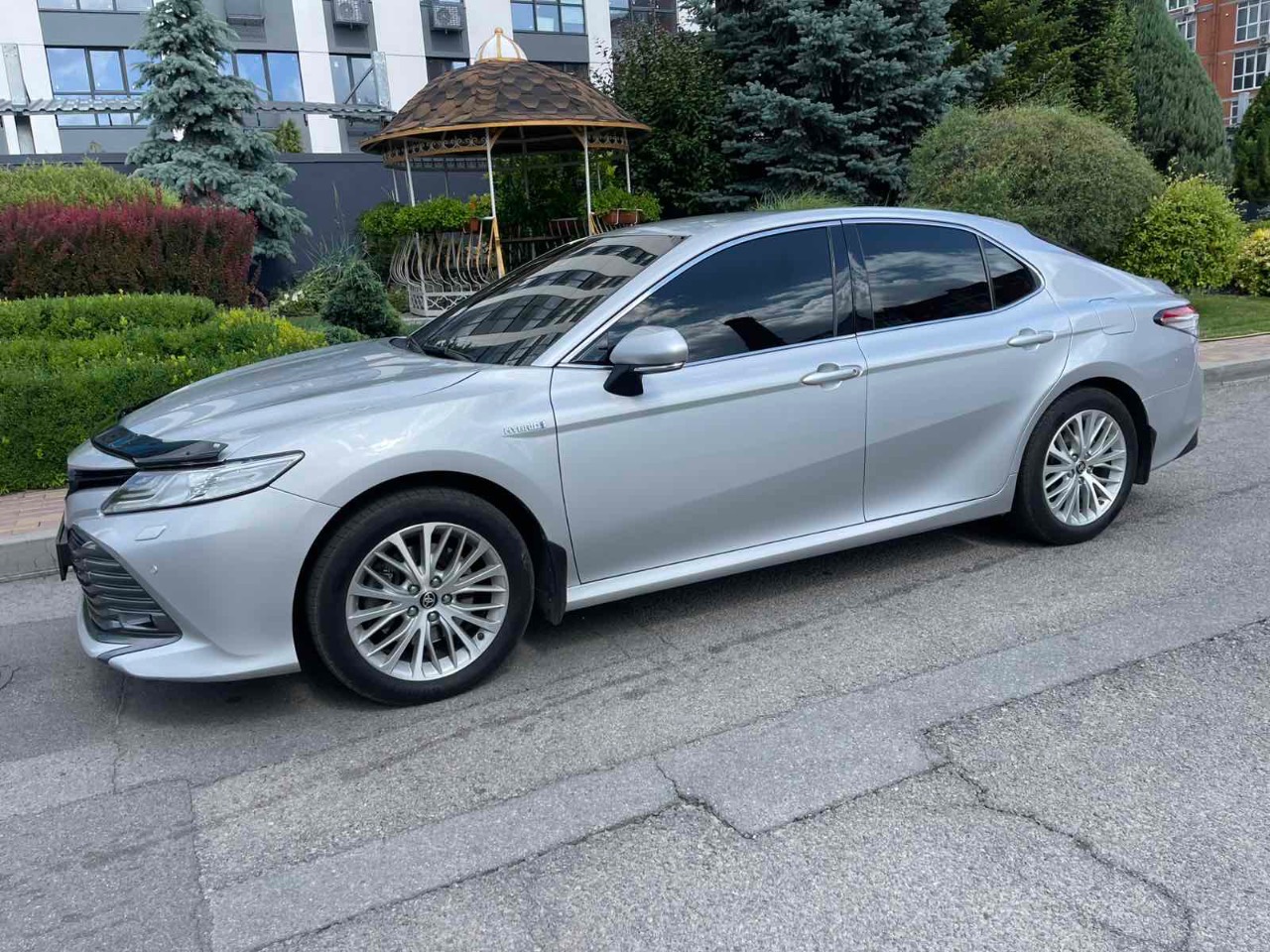 Toyota Camry - фото 1