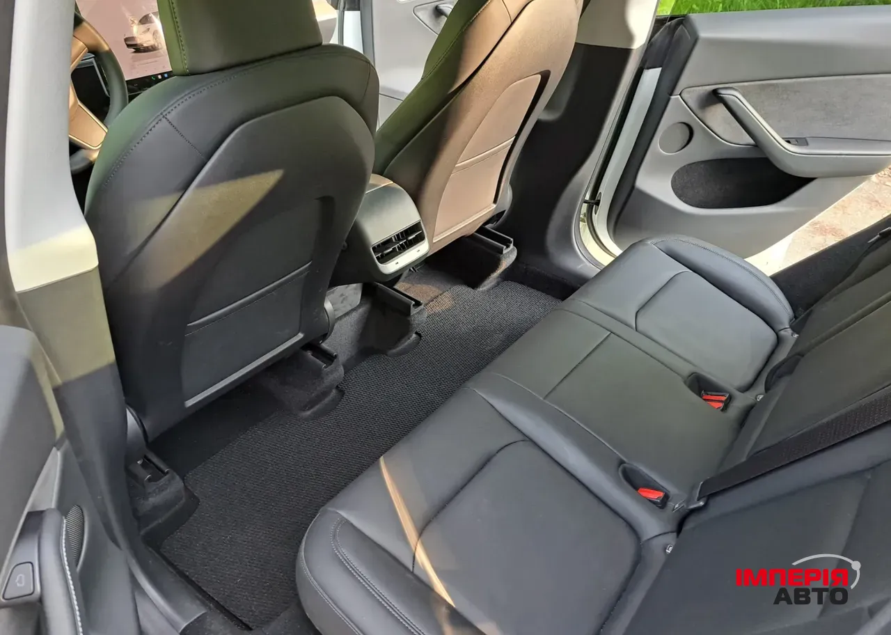 Tesla Model Y - фото 12