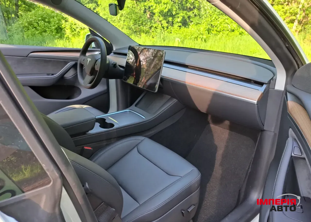Tesla Model Y - фото 8