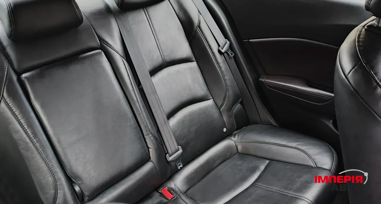 Mazda 3 - фото 13