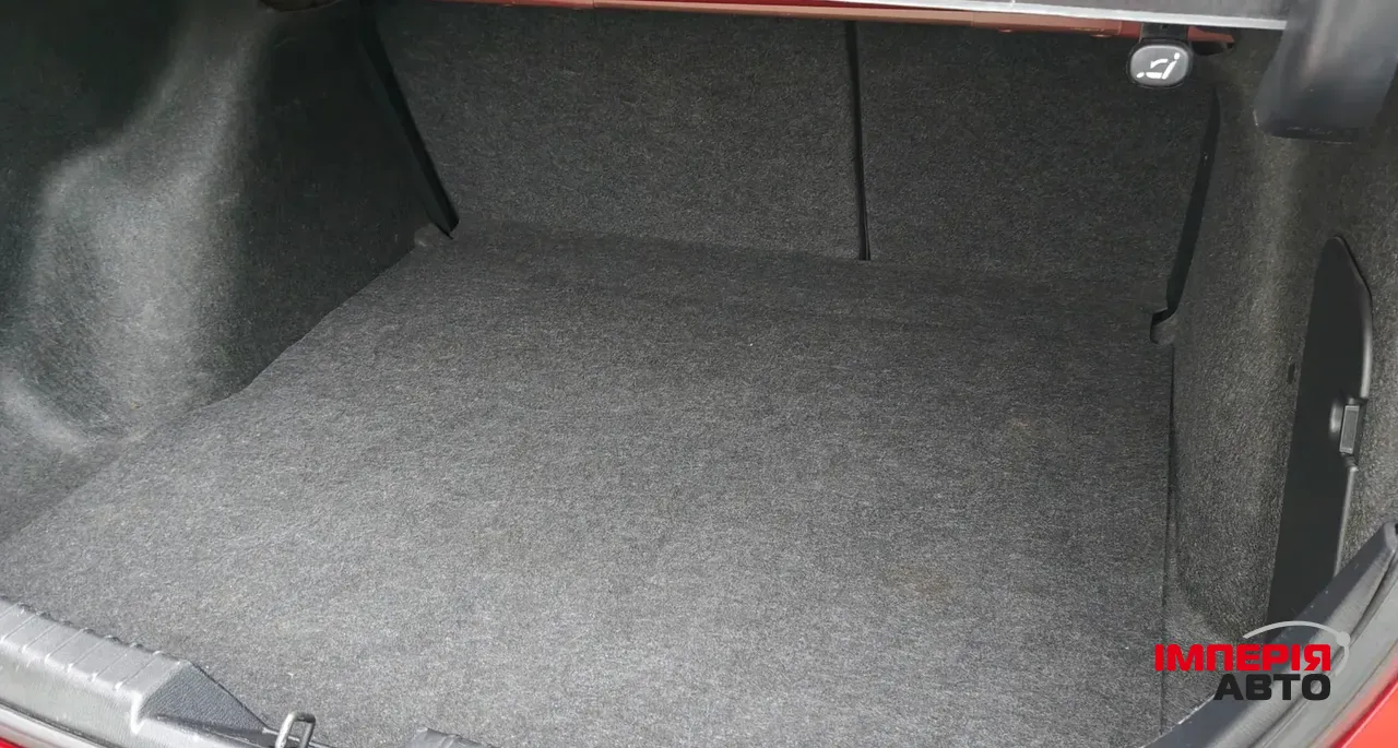 Mazda 3 - фото 12