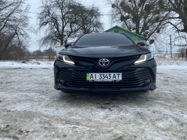 Toyota Camry - фото 1