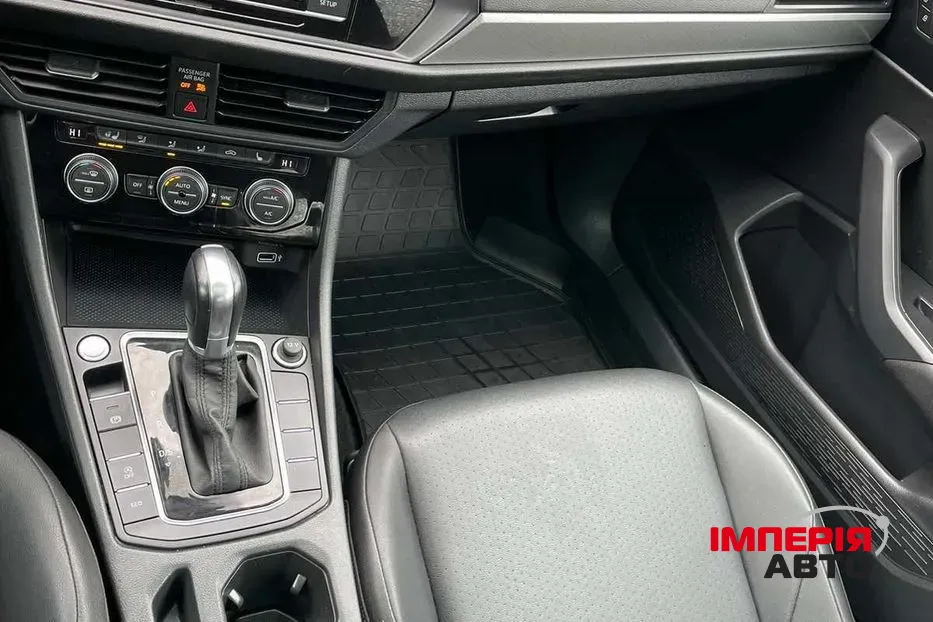 Volkswagen Jetta - фото 12