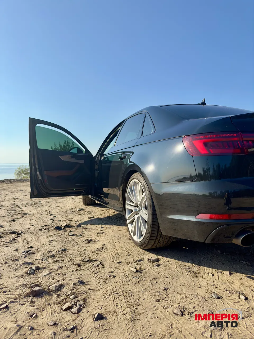 Audi A4 - фото 4
