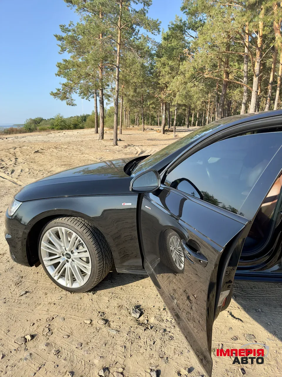 Audi A4 - фото 8