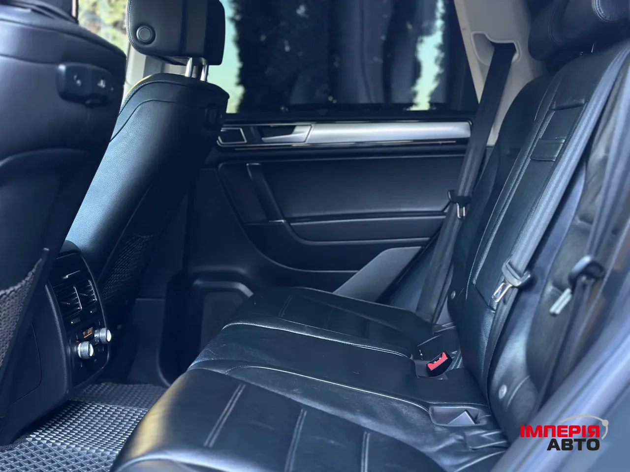 Volkswagen Touareg - фото 11