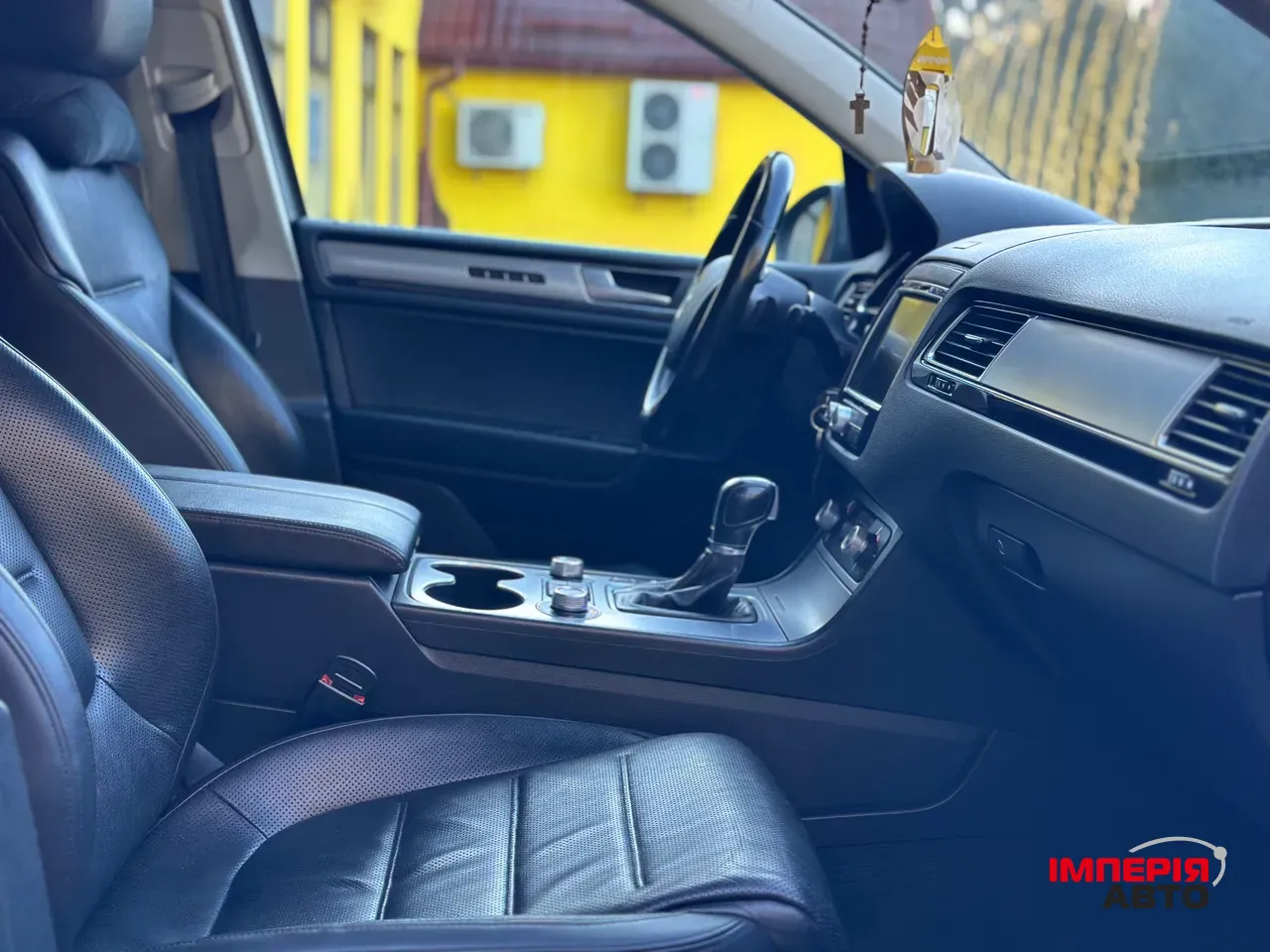 Volkswagen Touareg - фото 14