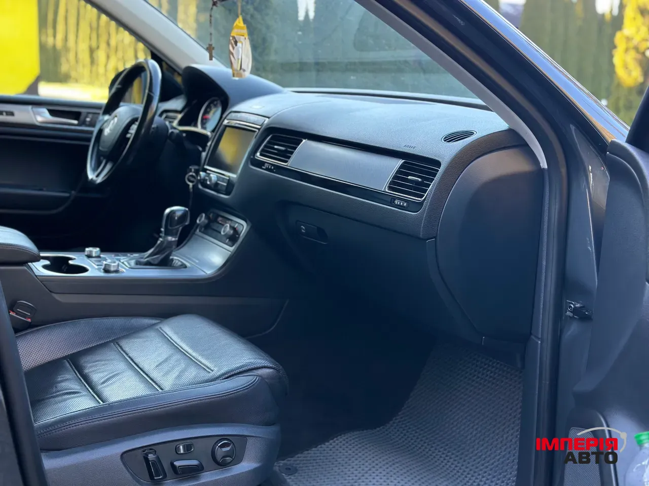 Volkswagen Touareg - фото 15