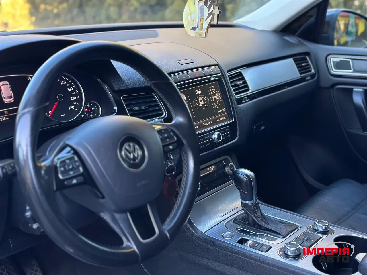 Volkswagen Touareg - фото 9