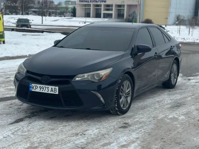 Toyota Camry - фото 1