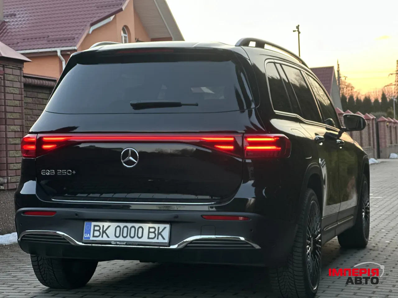 Mercedes-Benz EQB - фото 8