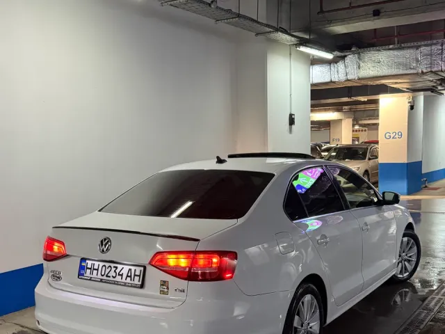 Volkswagen Jetta - фото 1
