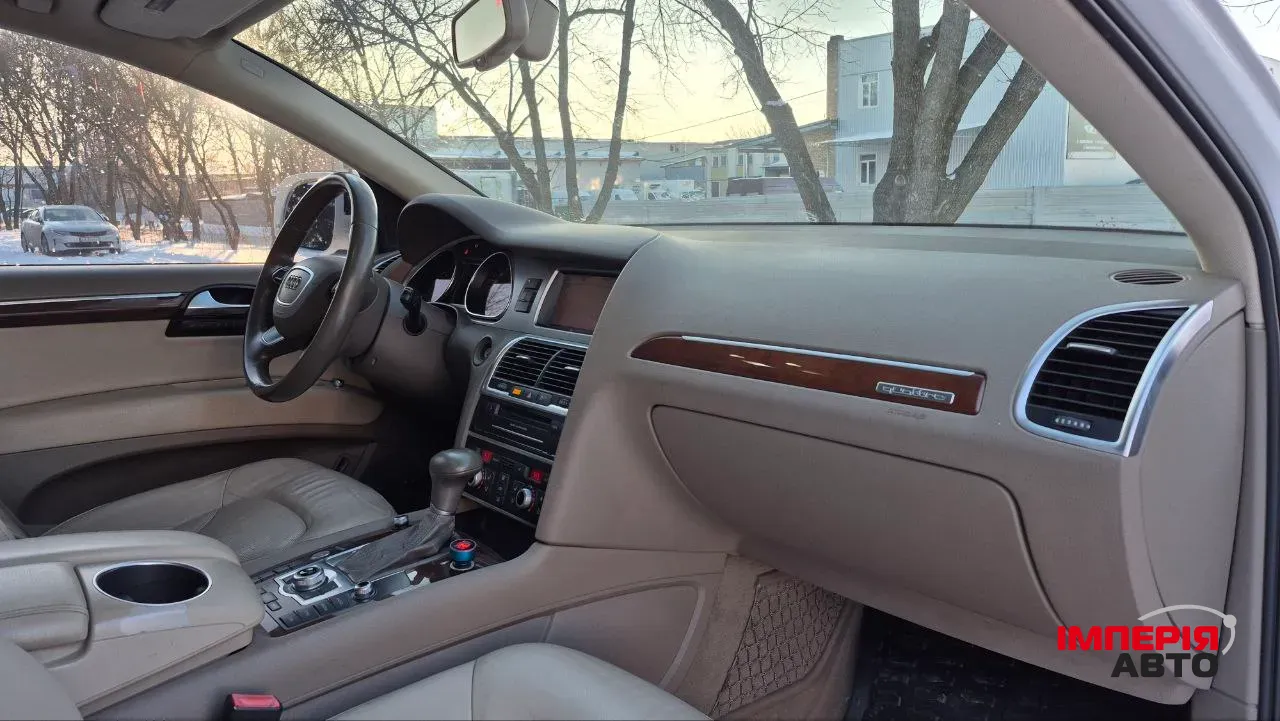 Audi Q7 - фото 27